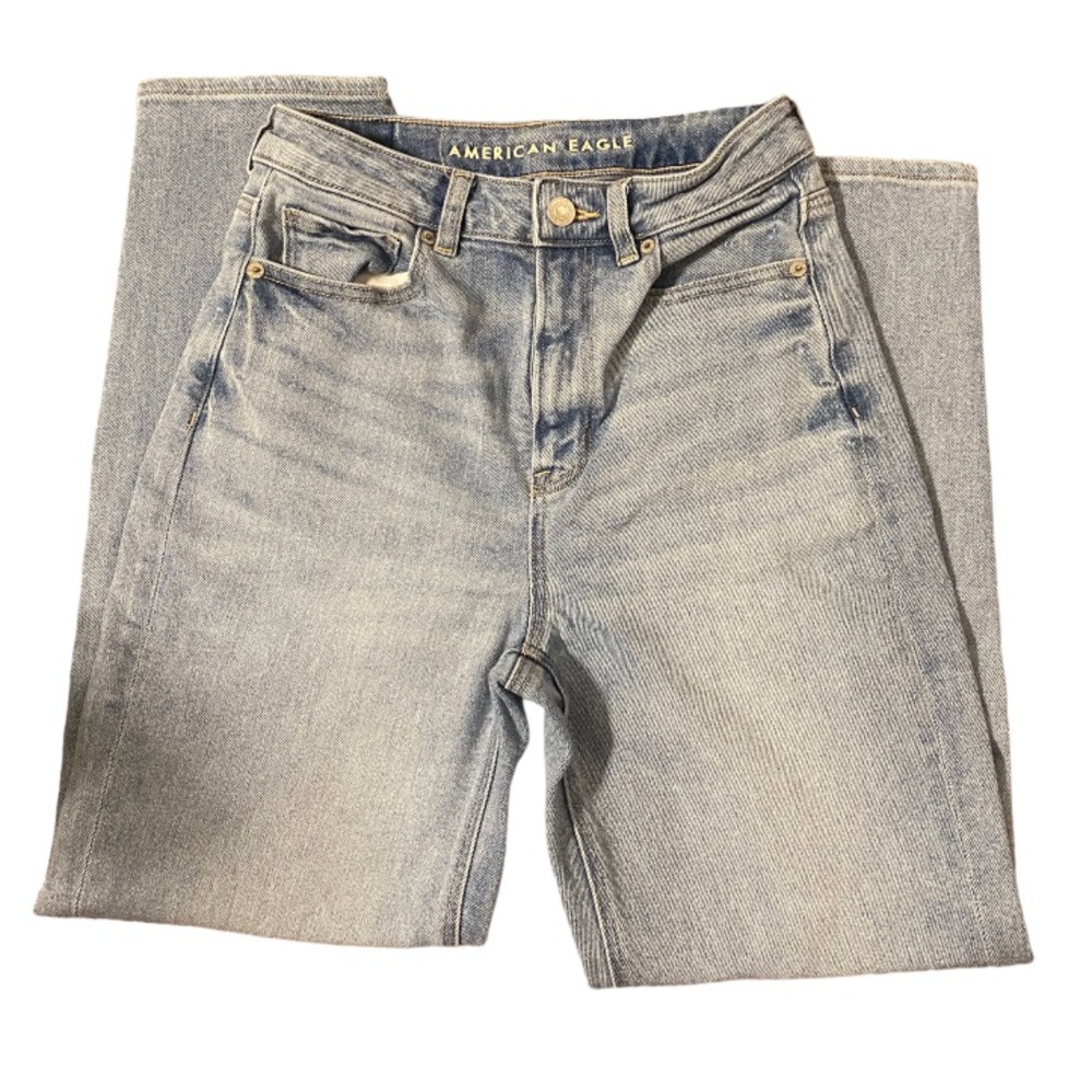 AMERICAN EAGLE Light Wash Mom Straight Jeans